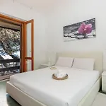 Villa Carla - Frontsea House With Private Pool And Sauna *