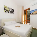Carla - Frontsea House With Private Pool And Sauna