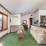 Carla - Frontsea House With Private Pool And Sauna